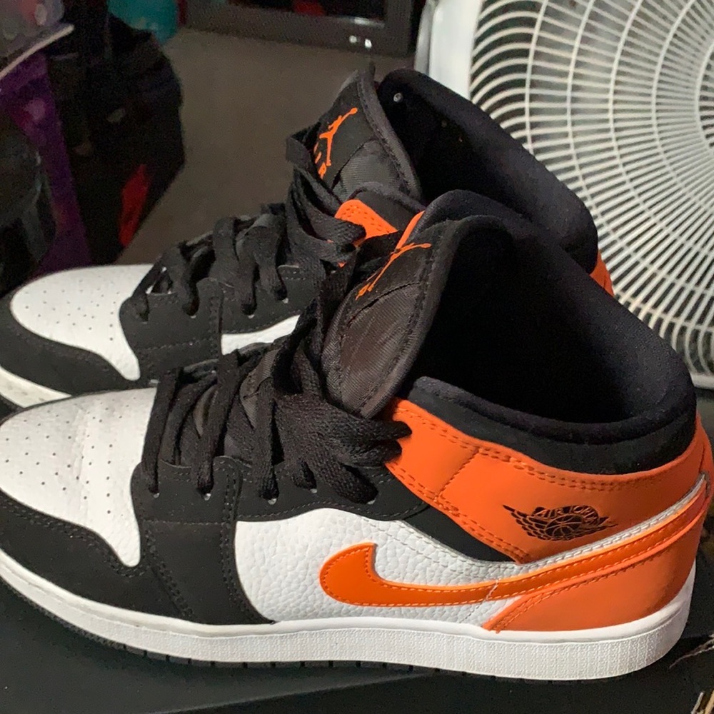 Jordan 1 mid Black and Orange